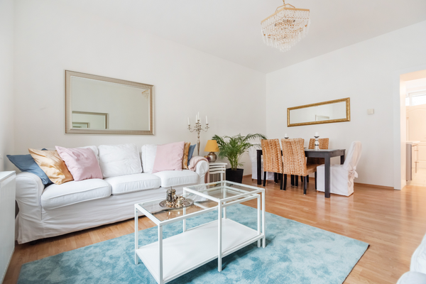 This bright room in my apartment is a great option if you want to do sightseeing  ⍟Cozy Room+Netflix ⍟ central and 2 min from metro Private room in rental unit vacation rental 561284107920208304