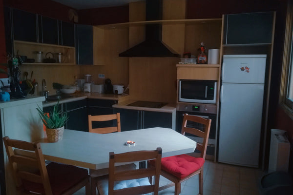 Il m'arrive occasionnellement de faire du air bnb avec la chambre de mon apparte Lyon, France Appartement chaleureux avec balcon Private room in condo vacation rental 29870077