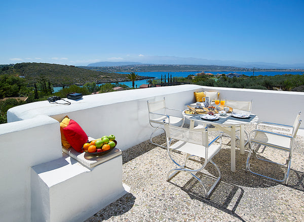 Villa Mare combines luxury, harmony and comfort. This elegant vintage villa is a Chania, Greece AMAZING VINTAGE VILLA 15m from the sea, 4 bedrooms Cycladic home vacation rental 8898889