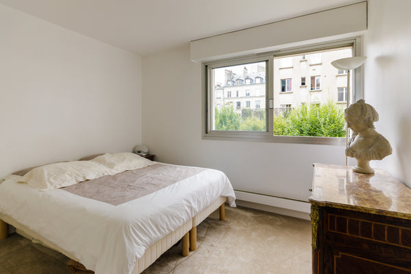 Flat in the earth of Gros Caillou area, just steps from rue Cler, Eiffel tower,  Paris, France Quiet flat just steps from rue Cler / Eiffel tower Entire condo vacation rental 19048595
