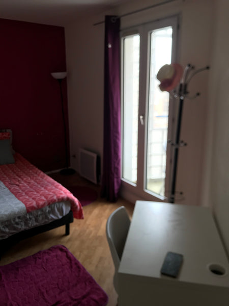 À partager deux chambres à coucher salon, cuisine, toilette et salle de bain ave Paris, France Location vacances  meublé à partager Entire condo vacation rental 29298970