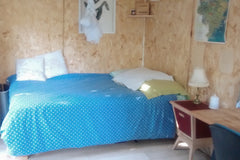 La chambre est une dépendance de 12m2 , nous l'appelons "La cabane au fond du ja  Chambre Cabane du jardin, isolée et chaleureuse Private room in home vacation rental 691427605069726406