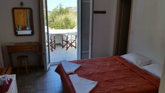 Nos chambres sont situées  a 50 metres de la magnifique plage de Kamares. Le por Greece Double room 50 meters from a beautiful beach !.. Entire rental unit vacation rental 24775196