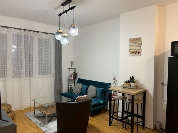 Appartement de 35 m2 , au rez de chaussée donnant sur 2  jardins collectifs, cal Paris, France Appartement cosy avec chambre Entire rental unit vacation rental 9184813