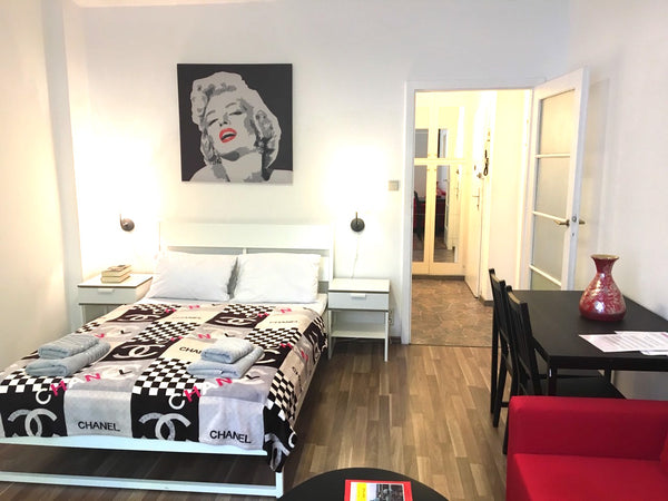 Liebe Gäste, Reisende und Airbnb Freunde! :)<br /><br />Wir begrüssen Euch recht  Great Location, cosy and bright Studio near center Entire rental unit vacation rental 21159855