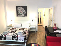 Liebe Gäste, Reisende und Airbnb Freunde! :)<br /><br />Wir begrüssen Euch recht  Great Location, cosy and bright Studio near center Entire rental unit vacation rental 21159855