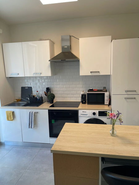 Soyez le bienvenu dans notre petit cocoon fraîchement rénové et décoré avec sobr Brussels, Belgium Jette: superbe appartement en résidence Entire condo vacation rental 661177530267950027