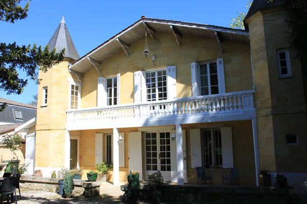 Maison de caractère avec piscine dans quartier calme proche tramway direct Borde Bordeaux, France Maison Bordelaise du 19ème siècle avec piscine Entire townhouse vacation rental 18541066