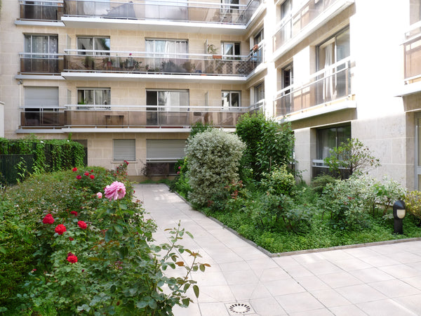 Dans immeuble de standing sécurisé,  appartement de 67 m2, très bien situé, très  Bel appartement 4 personnes Montparnasse + parking Entire condo vacation rental 18023226