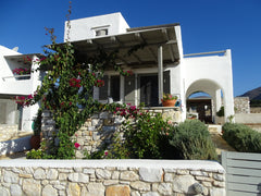 Situata a Paros, Aspro Chorio, nelle vicinanze delle spiaggie di Golden Beach e  Milan, Italy Ksirokampos House Trilocale VistaMare con Giardino Entire rental unit vacation rental 17105851