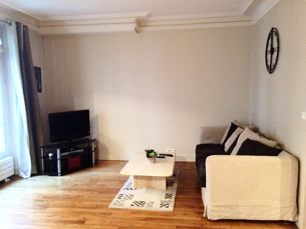 Mon logement est proche de la station de métro Villiers et de la rue piétonne de Paris, France Cosy Flat in Villiers - Batignolles Entire rental unit vacation rental 10917277