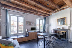 Superbe appartement atypique avec vue sur la Saône en plein coeur du Vieux Lyon, Lyon, France Atypique au Vieux Lyon - 2 personnes Entire rental unit vacation rental 705618970065874488