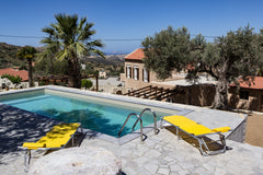Das Haus Garyfalliá wurde in den 1870er Jahren aus Naturstein erbaut und diente  Listaros, Greece Der Platz für einen unvergesslichen Urlaub Entire villa vacation rental 13536100