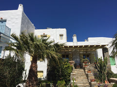 Je vous accueille dans ma maison à Kalami, à 1,5 km de la plage de Livadia et 3k  Kalami Friends Private room in rental unit vacation rental 31943039