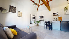 Studio atypique pour 2 personnes situé dans un petit immeuble intimiste au 2ème  Lyon, France Studio atypique 2 pers -Monplaisir Lumière Entire rental unit vacation rental 700460465421986805