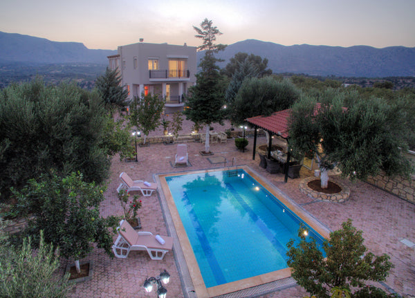 Located in Kavrokhóri,Crete. Villa Eden Garden offers an outdoor pool.This self- Heraklion, Greece Villa Eden Garden Entire villa vacation rental 6051796