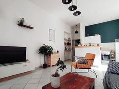 Notre appartement ( 54m2)  est situé à  1 minutes de l'hôtel de ville et de l'op Lyon, France Appartement typique en hyper centre de Lyon Entire rental unit vacation rental 51761044