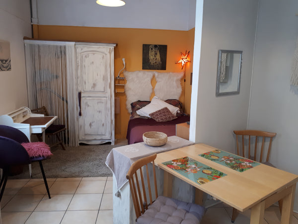 Grande chambre indépendante équipée de 17 m2,  sur cour intérieure, au calme, da Paris, France Logement indépendant  Pont Mirabeau longs séjours Private room in rental unit vacation rental 10793248