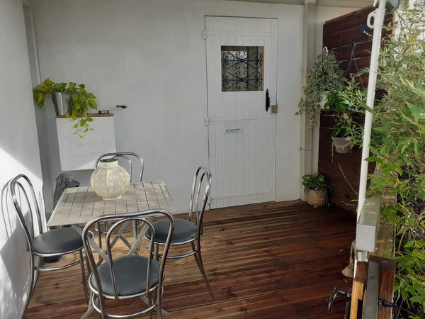 Petit studio indépendant  avec sa terrasse privative centre  commercial et trans  Bohème Entire rental unit vacation rental 37773742