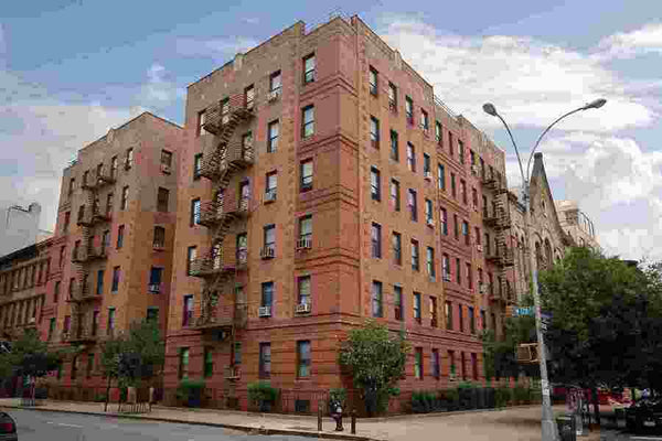 spacious 1 bedroom with separate living room New York, NY Rental unit in New York · 1 bedroom · 2 beds · 1 private bath Private room in rental unit vacation rental 23748179