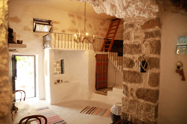 Large studio/loft in a single house, own bathroom, own entrance, accommodates 2- Plaka, Milos, Greece Unique, beautiful, private loft Cycladic home vacation rental 2591541