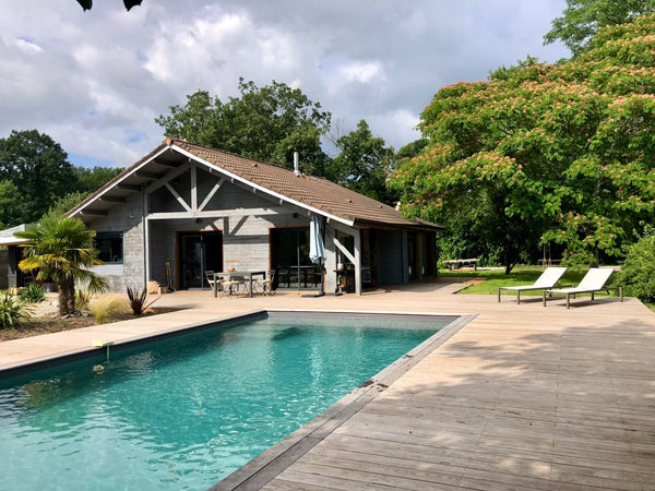 Nous vous accueillerons avec grand plaisir dans notre agréable maison. D'une sur Mérignac, France Belle maison de vacances avec piscine chauffée Entire villa vacation rental 50984687