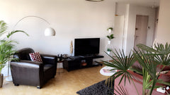 Ici pour partagé mon petit cocon quand mon agenda le permet ; appartement au tro  au pied de la Hall Tony Garnier et musé Confluence Private room in rental unit vacation rental 29387807