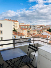 Cet appartement très lumineux se situe dans une résidence au calme à 5 minutes à Lyon, France Le T3 idéal proche du centre ville, HEH & Eurexpo Entire condo vacation rental 42016931