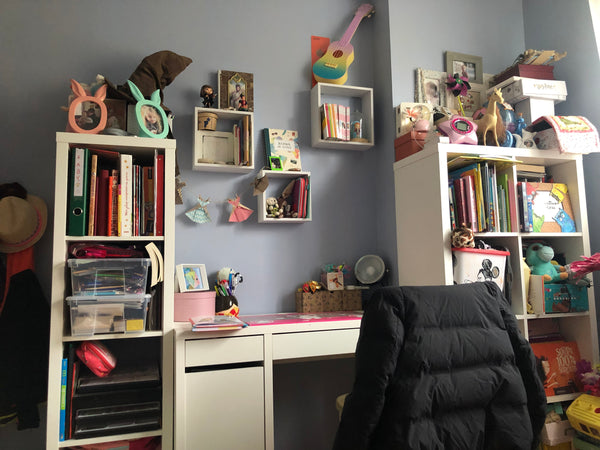 Cette chambre possède un lit une place qui peut se transformer en lit 2 places.  Lyon, France Lyon : chambre d’enfant colorée Private room in bed and breakfast vacation rental 722336301485559304