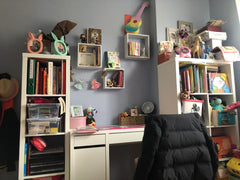 Cette chambre possède un lit une place qui peut se transformer en lit 2 places.  Lyon, France Lyon : chambre d’enfant colorée Private room in bed and breakfast vacation rental 722336301485559304