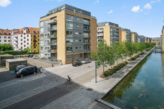 Lys og rummelig lejlighed centralt placeret i København på en blind og stille ve  Central og hyggelig lejlighed i København Entire condo vacation rental 665836226631823168