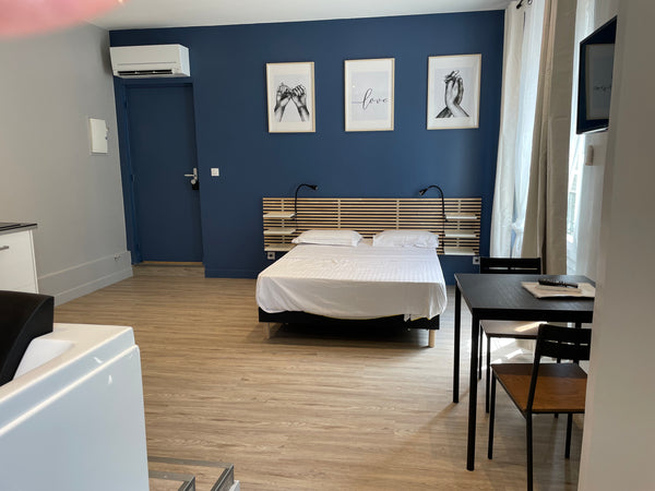 L'accès à l'appartement se fait de façon autonome pour les voyageurs grâce aux c  Studio 