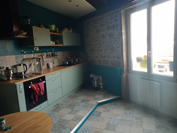 Appartement dans une rue calme à 5 minutes à pied du métro Valmy (ligne D) et de Lyon, France Appartement métro Valmy Entire rental unit vacation rental 53609068