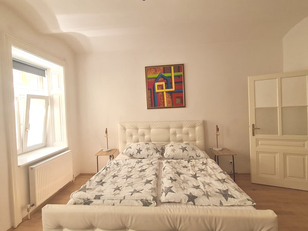 Genieße ein stilvolles Erlebnis in dieser zentral gelegenen Unterkunft.  ***** Near Opera, NEW on market! Newly refurbished Entire rental unit vacation rental 50096359