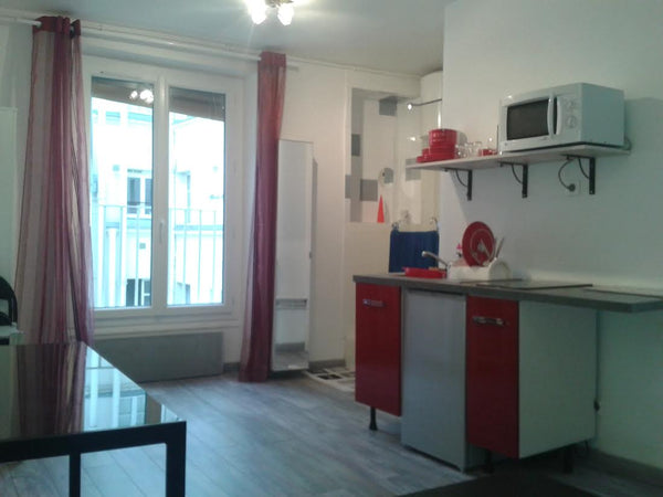 A  17 sqm renovated room like a studio flat, quiet and sunny ideally located to  Paris, France Independant room Paris Opera Entire rental unit vacation rental 4865179