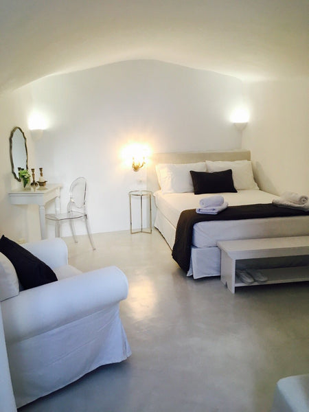 The white cave  is located in Akrotiri,a peaceful and beautiful village.<br />Ak Greece linas white cave Entire guest suite vacation rental 20005362