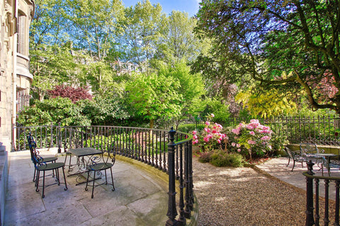 A few steps away from the Champs Elysées and " Triangle d'Or", located in a typi Paris, France Luxury apartment with garden acces - Monceau Entire rental unit vacation rental 2879087