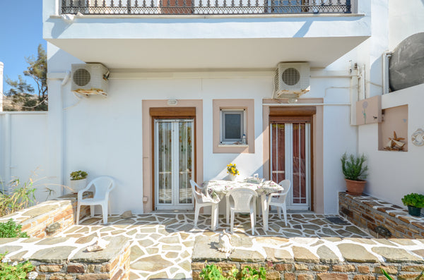Vaso's apartment is located in Naxos town, close to Grotta beach area. It is fif Naxos, Greece Vaso's apartment in Naxos town Entire rental unit vacation rental 36763445