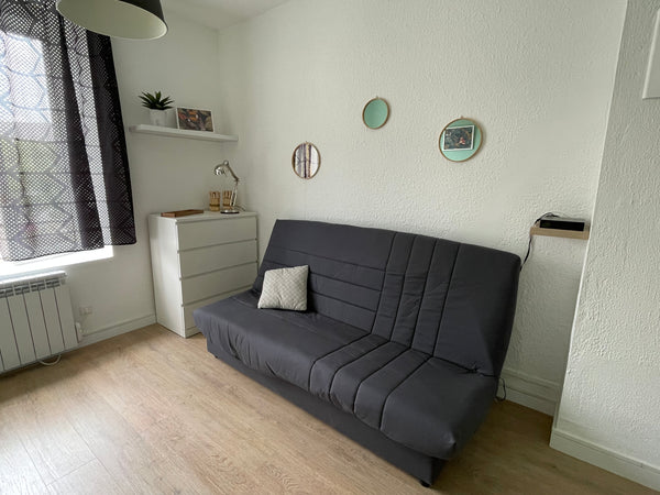 Bienvenue dans ce joli studio de 15m2 env pouvant accueillir 2 personnes, entièr  Charmant studio proche toutes commodités Entire rental unit vacation rental 643326241494223838