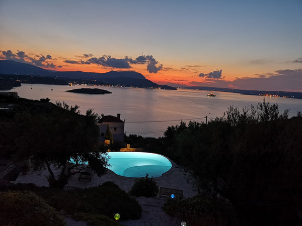 Liebevoll eingerichtetes Haus mit traumhaften Garten und wundervoller Aussicht a Aachen, Germany Villa Louloudia. Meer-Berge-Garten-Pool. Ein Traum Entire home vacation rental 32101761