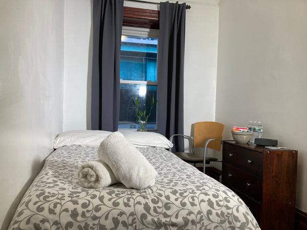 Quick commute, the E,M,G and 7 train is right in front of my home... needless to New York, NY Rental unit in Long island city · ★4.67 · 1 bedroom · 2 beds · 1 shared bath Private room in rental unit vacation rental 9958322
