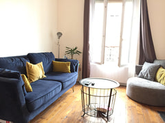 Mon logement a une situation idéale, à quelques mètres du marché de l'olive, des Paris, France Appartement de charme Marché de l'Olive Entire rental unit vacation rental 19755245