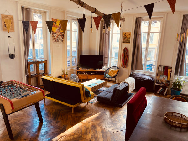 Appartement accueillant et lumineux dans le centre de Lyon. Parfait pour un grou Lyon, France Grand appartement dans le centre de Lyon Entire rental unit vacation rental 26771302