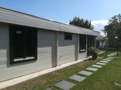 De chalet staat in een tuin op 200m van de grens met Brussel. <br />Er is een ve Dilbeek, Belgium Chalet met privéingang, tuintje en veilige parking Entire guesthouse vacation rental 43288192