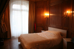 In a haussmanien styled appartment renovated,<br />we have a private oak room av Paris, France Private Room in a spacious (143) French Apartment Private room in rental unit vacation rental 23816682