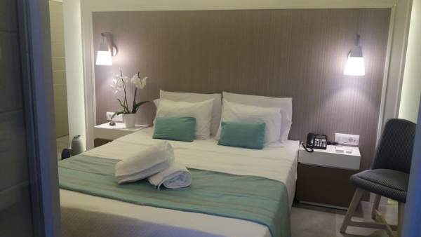 My place is located in the heart of the island. A city room close to amazing vie Greece Platia Fira Luxury Rooms, Superior Double Room in hotel vacation rental 16973097