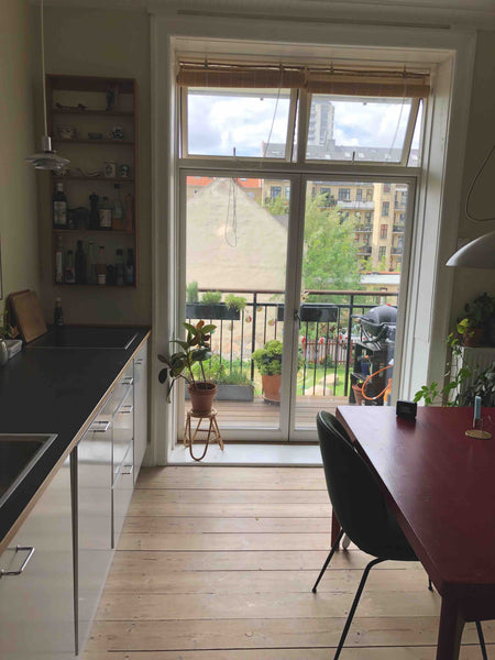 Centrally located in charming Vesterbro - you can easily reach cozy cafes, great  Apartment in Vesterbro with a big balcony Entire condo vacation rental 51416217