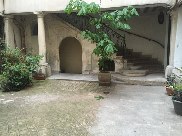 Best location in the heart of Paris ! Fully Renovated 2 bedrooms and 2 bathrooms Paris, France Dans le cœur de Saint Germain Entire rental unit vacation rental 19807132