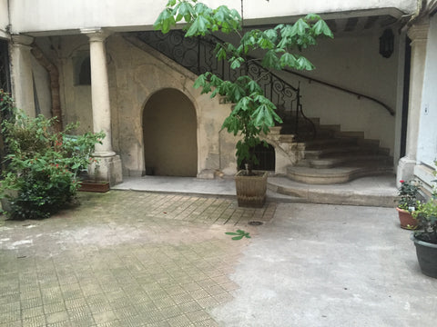 Best location in the heart of Paris ! Fully Renovated 2 bedrooms and 2 bathrooms Paris, France Dans le cœur de Saint Germain Entire rental unit vacation rental 19807132