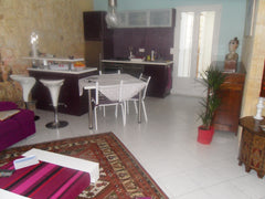 Maison de ville en plein centre dans le quartier Chartrons-Jardin Public à deux   maison pierre centre ville Entire home vacation rental 11289522